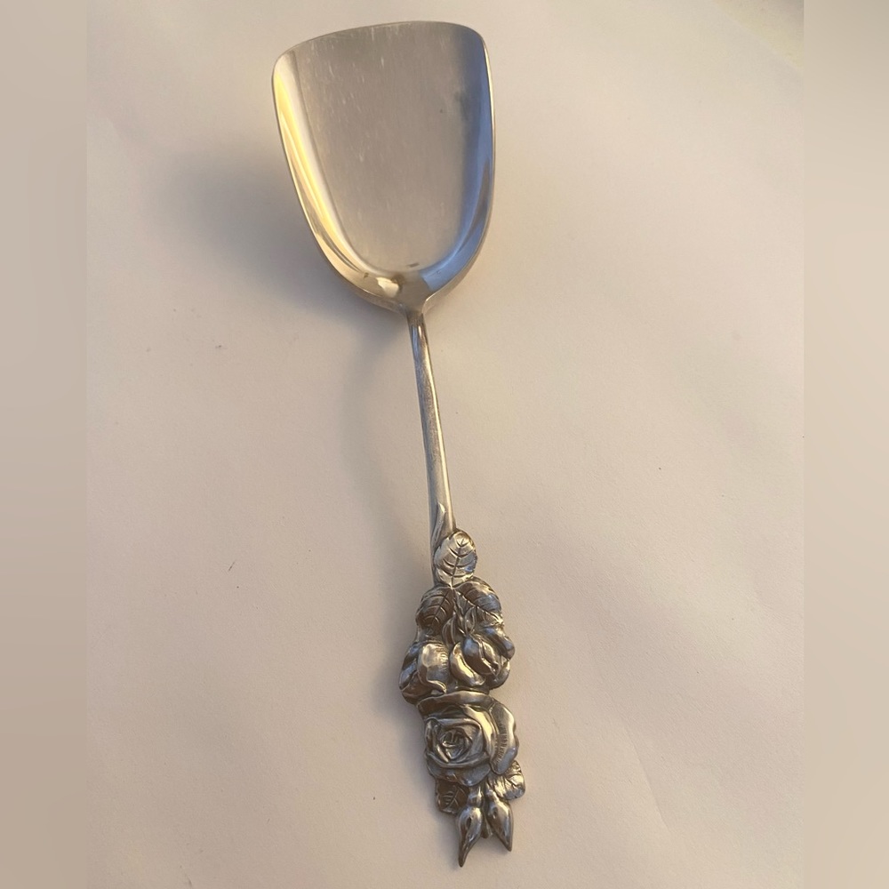 Reed & Barton Harlequin Silver Plated Appetizer Bon Bon Serving Spoon  5 1/2”